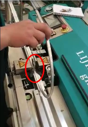 Auto-centering and auto-clamping.jpg