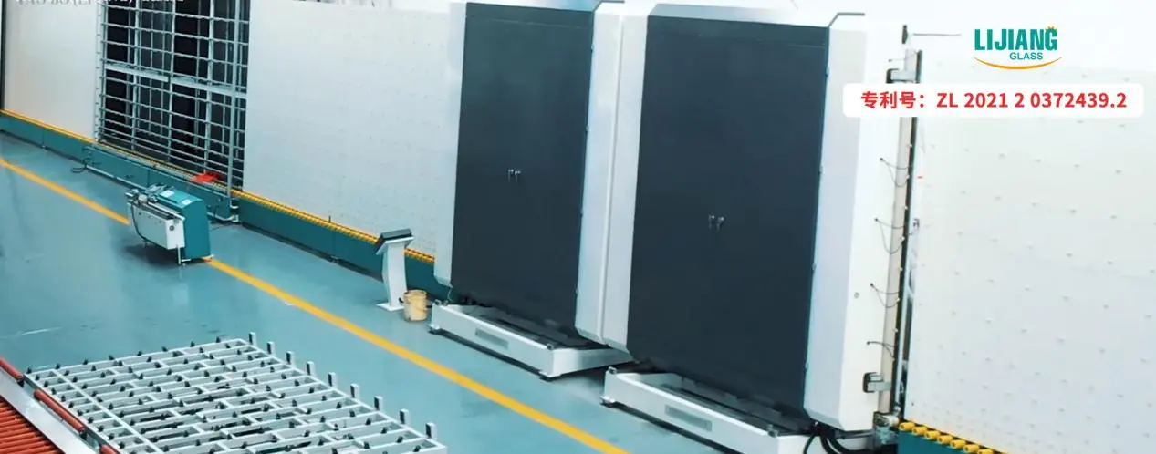 Brush and conveyor roller. Brush and conveyor roller.